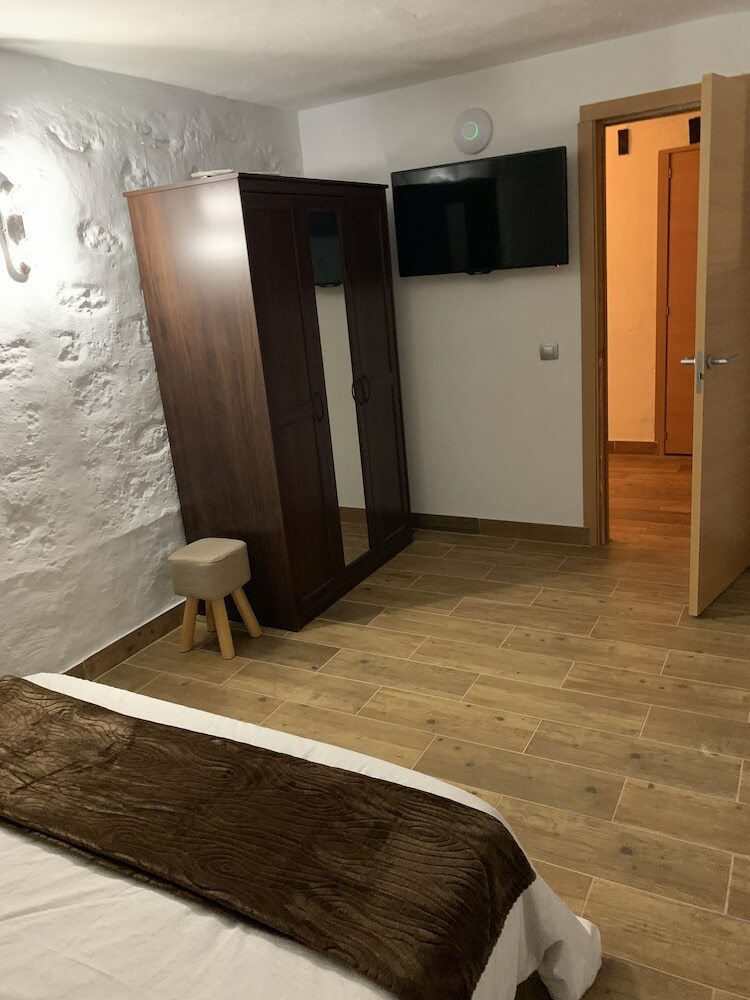 Hotel Valtisya House Pool & Airport