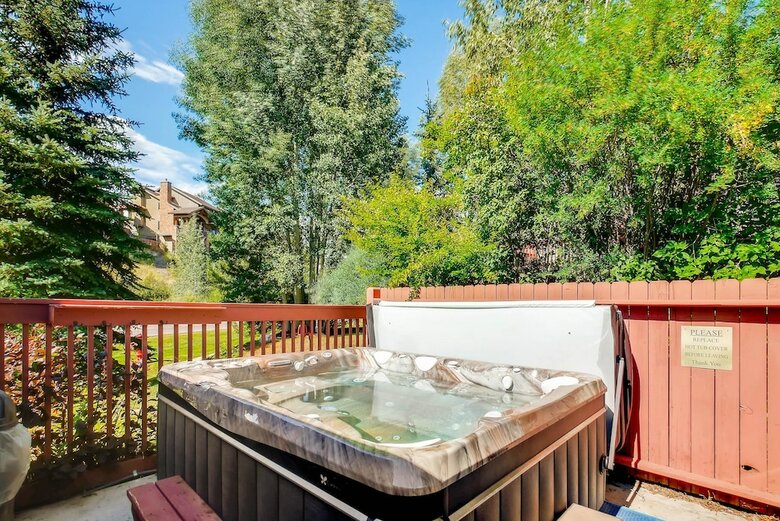 Cascades Townhomes Hood 1