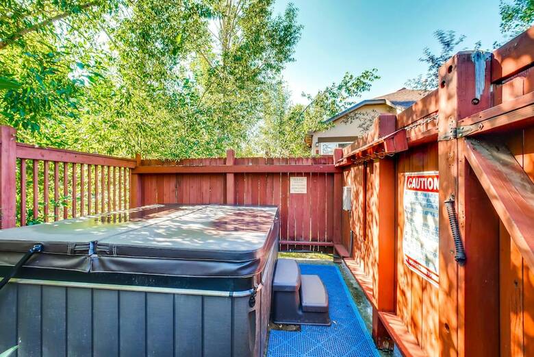 Cascades Townhomes Hood 1