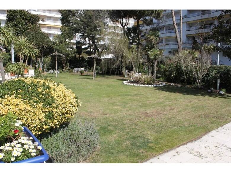 Apartamentos Girasol