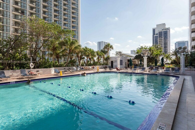 3 Bedroom Condo With Stunning Balcony View
