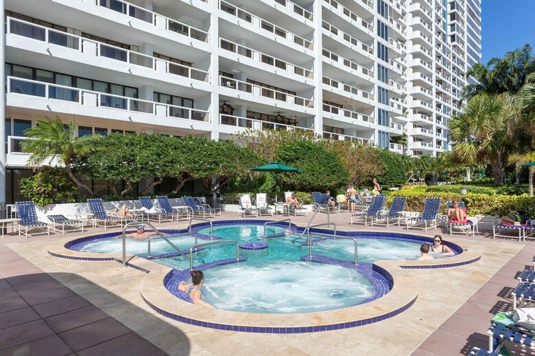 3 Bedroom Condo With Stunning Balcony View