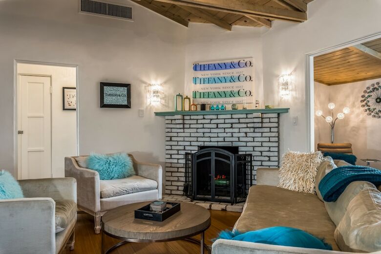Palm Springs Glamour Three Bedroom House