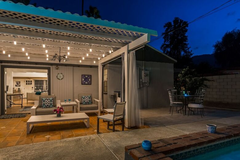 Palm Springs Glamour Three Bedroom House