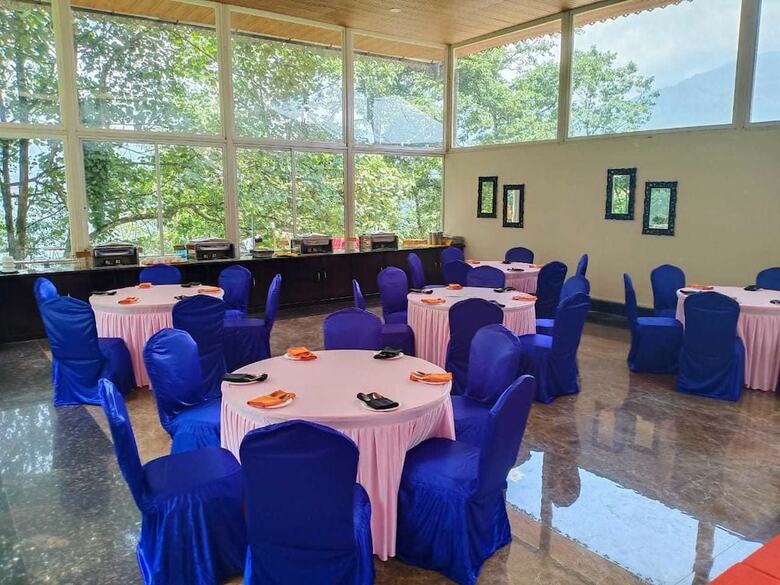 Hotel Vatika Himalayan Resort