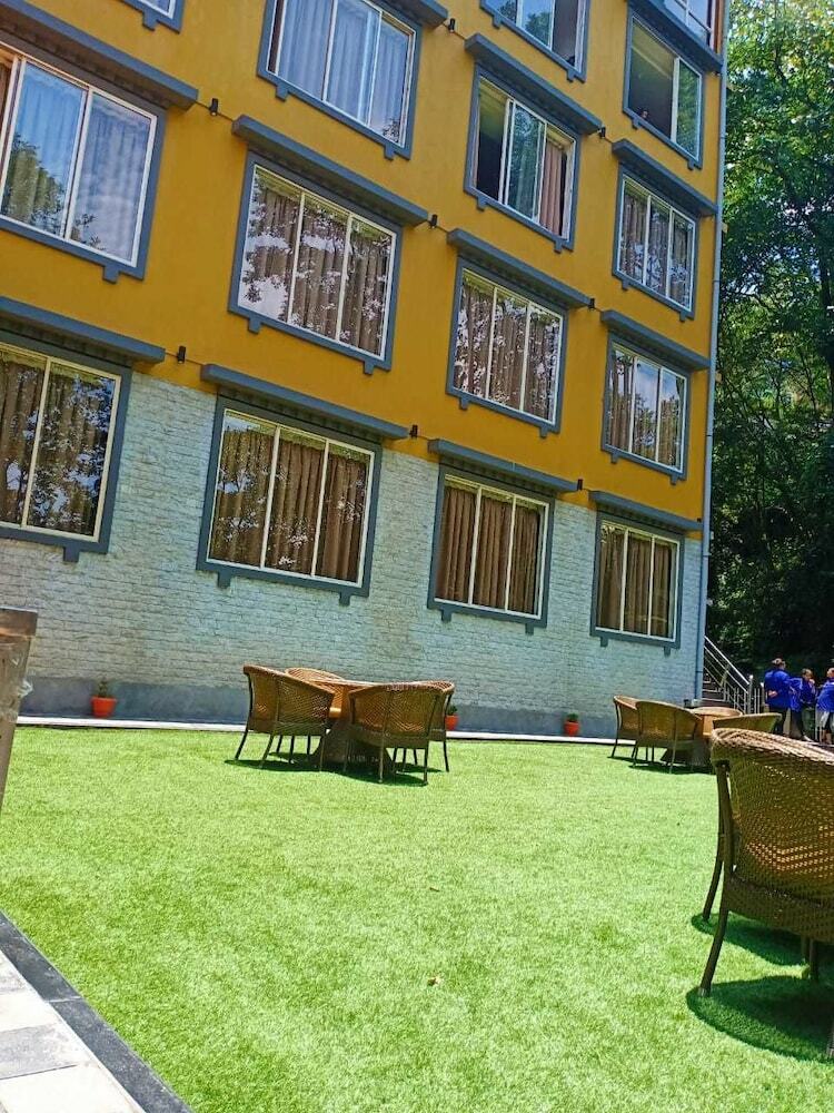 Hotel Vatika Himalayan Resort