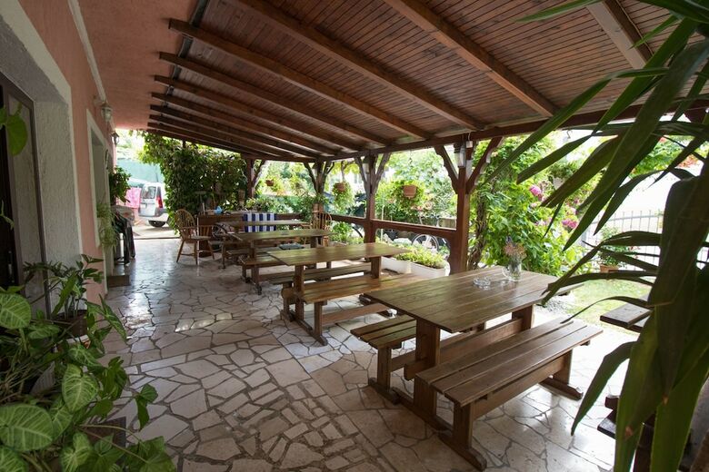 Apartment And Room Marica