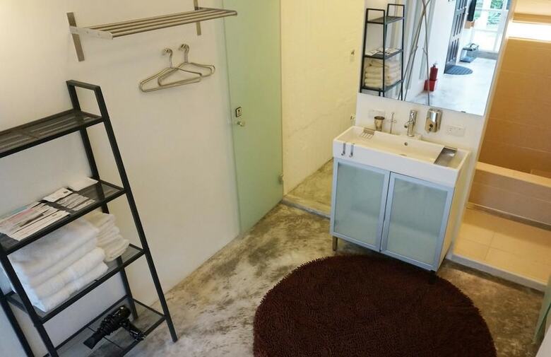 Bed & Breakfast Milk White Homestay