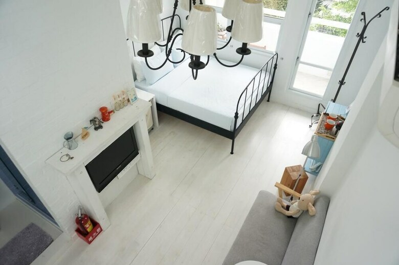 Bed & Breakfast Milk White Homestay