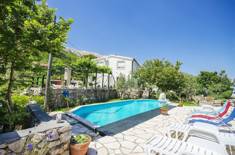 Apartments Mladen