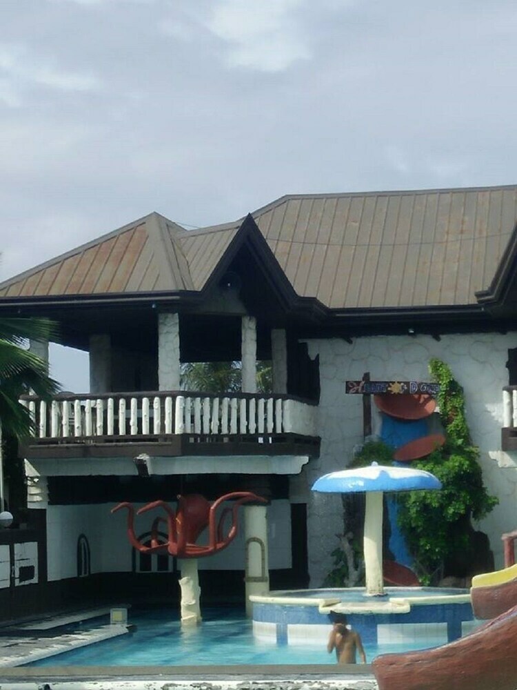 Hotel Heart Of D' Ocean Beach Resort