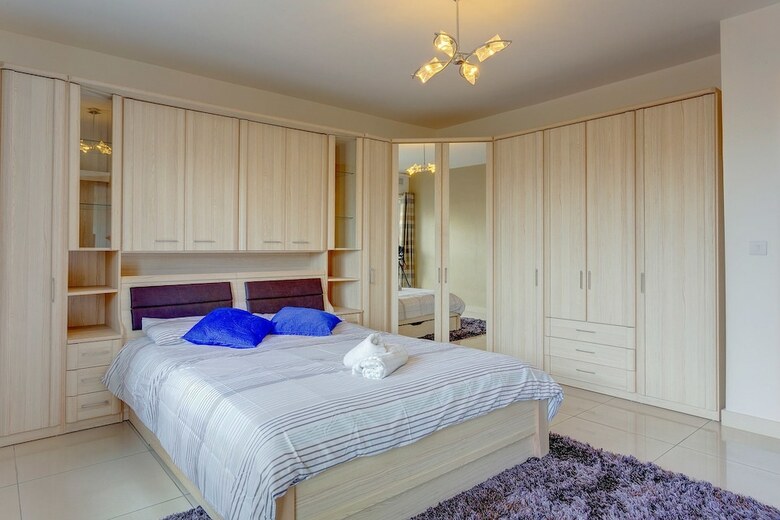 Centric And Spacious Apartment With Wifi And Balcony
