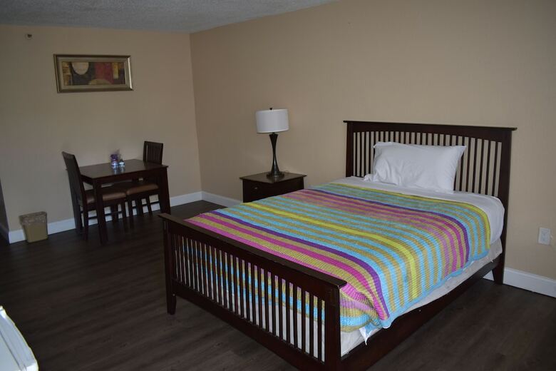 Hotel Apm Inn & Suites
