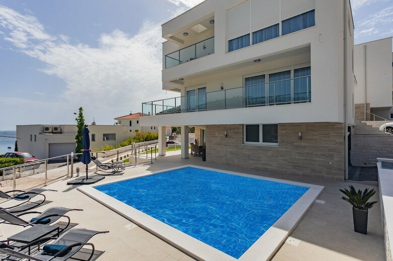 Villa Compass Luxury In A Natural Bay
