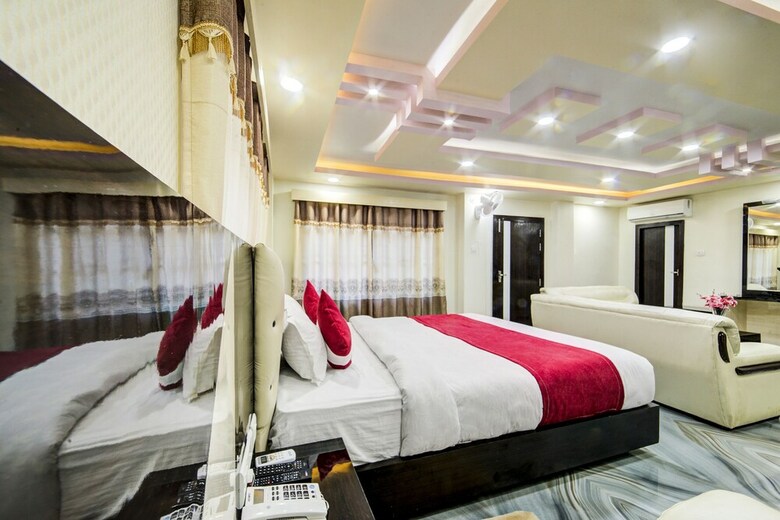 Oyo 475 Hotel Eastern Palace Pvt Ltd