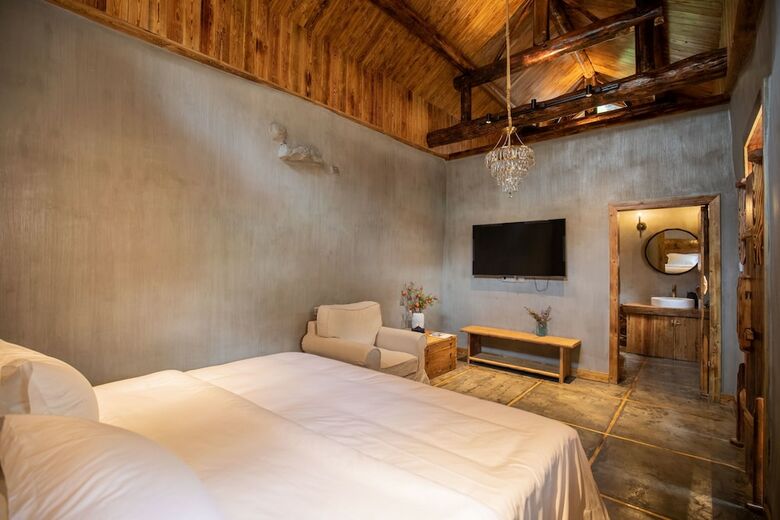 Hotel No. 5 Valley Hebi