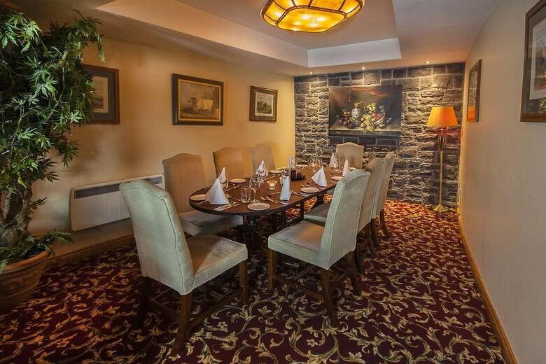 Greville Arms Hotel