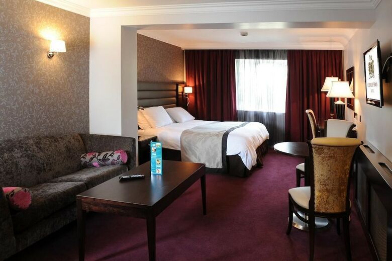 Greville Arms Hotel