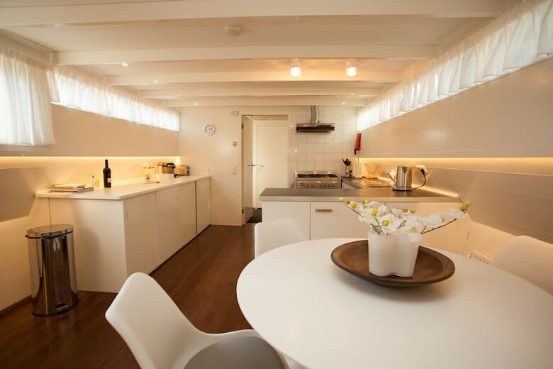 Bed & Breakfast Prince Royal Houseboat