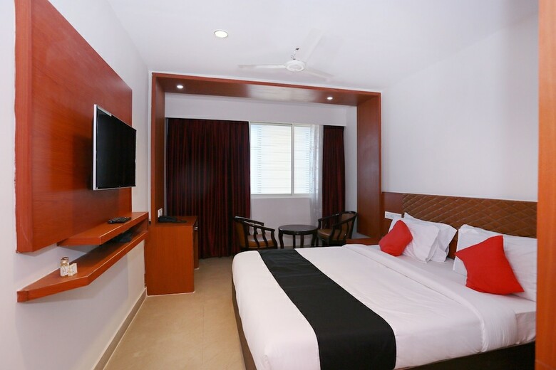 Hotel Capital O 30984 The South Gate