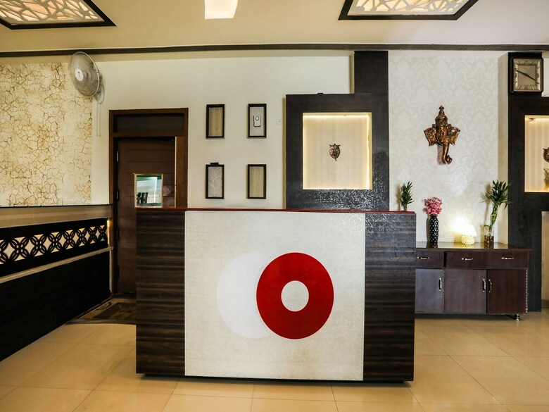 Capital O 38771 Hotel J7 International