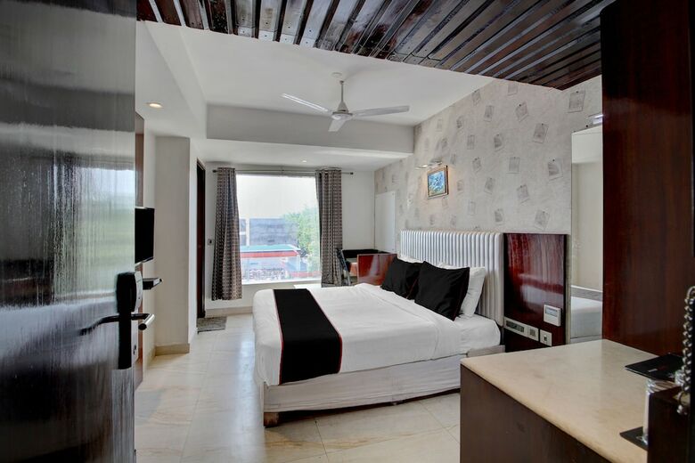 Collection O 135 Hotel Broadway