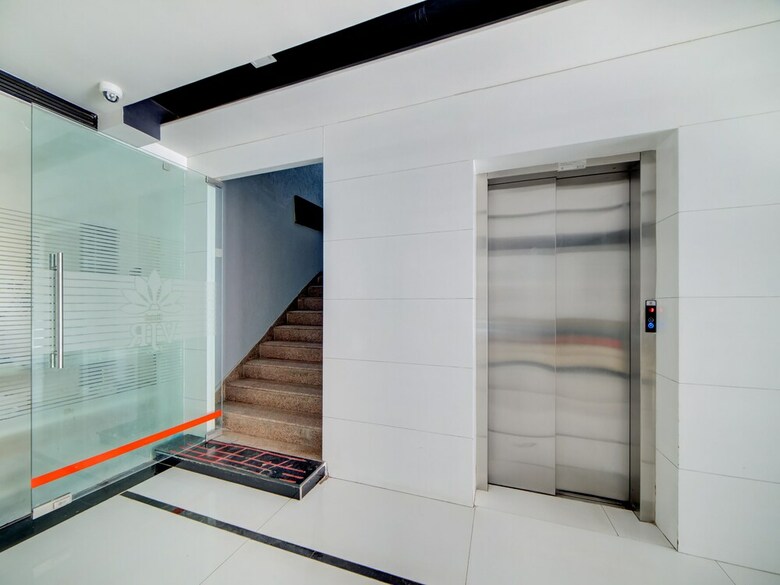 Oyo 40124 Hotel Vjr Residency