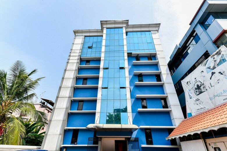 Hotel Oyo Flagship 38119 Tristar Residency