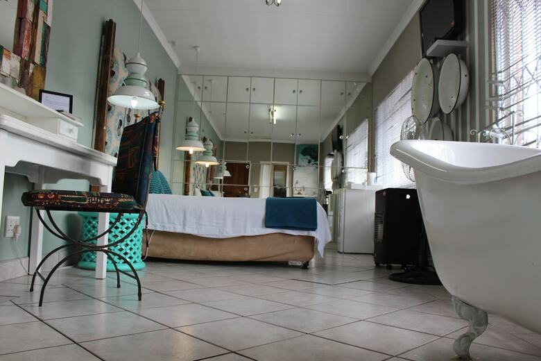 Bed & Breakfast House And Heart Guest House