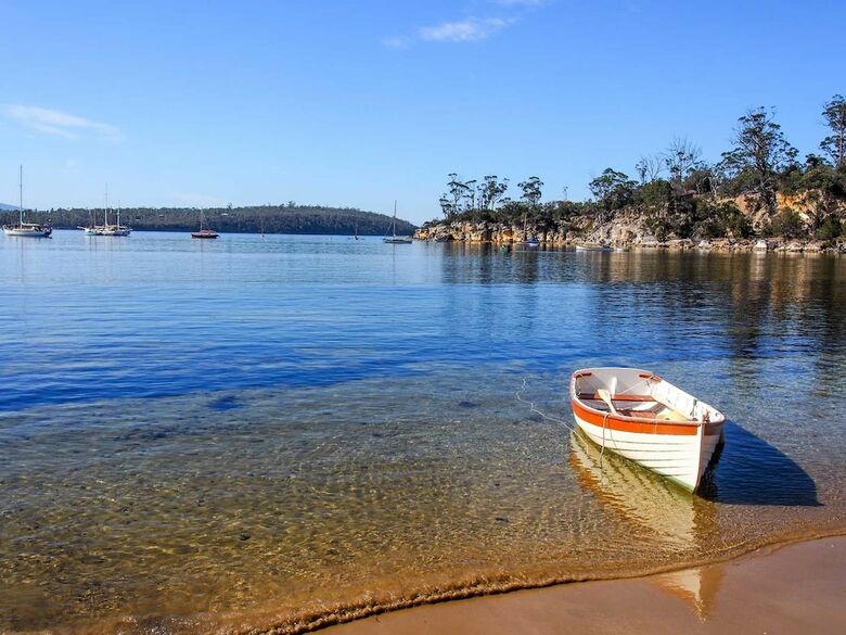Three Beaches - Chic Eco Home Tasmania