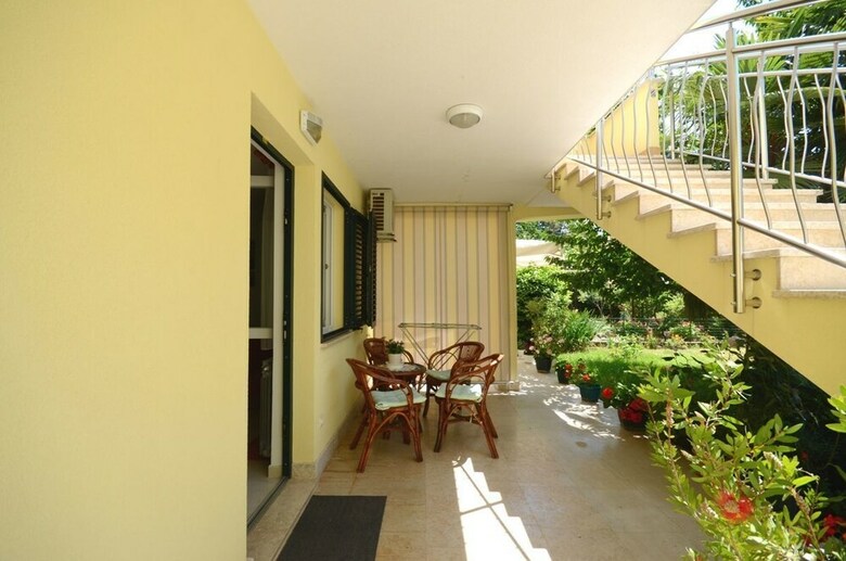 Apartments And Room Mirjana