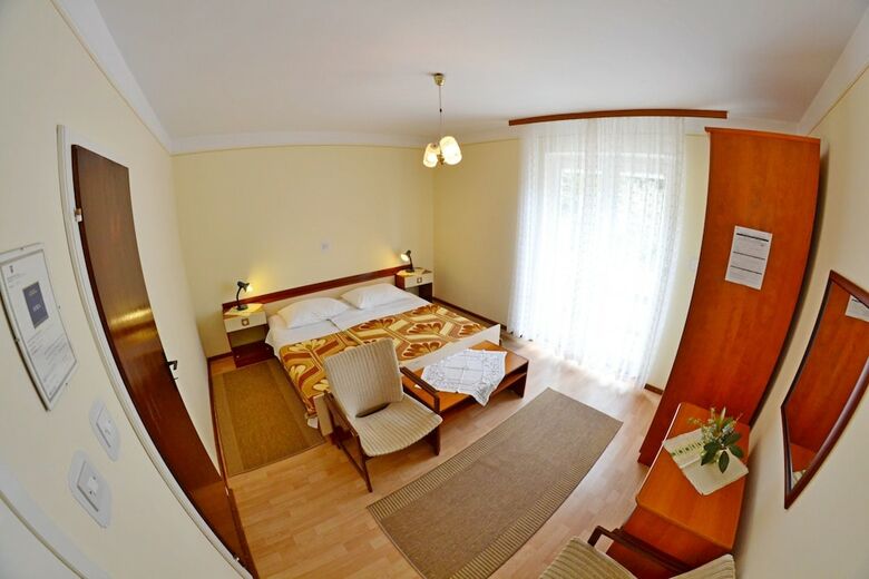 Apartment And Rooms Ru?a