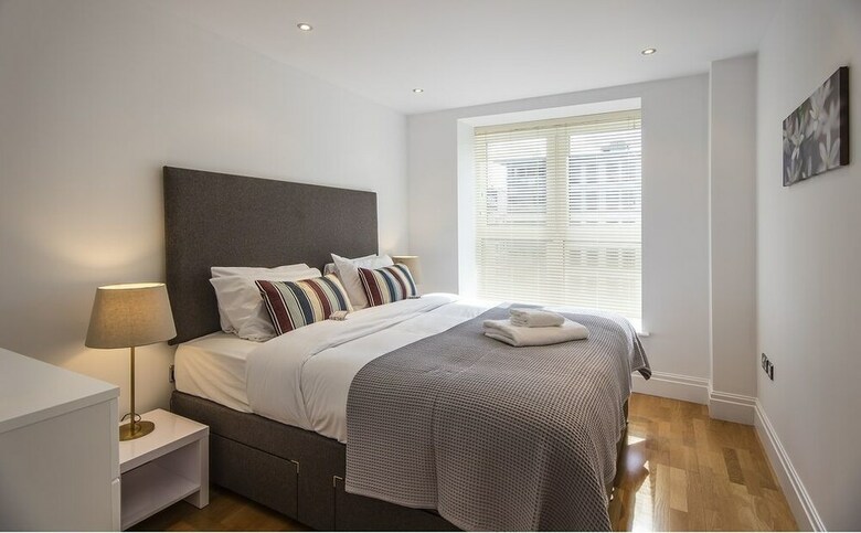 Luxury Riverside Apartment Chelsea