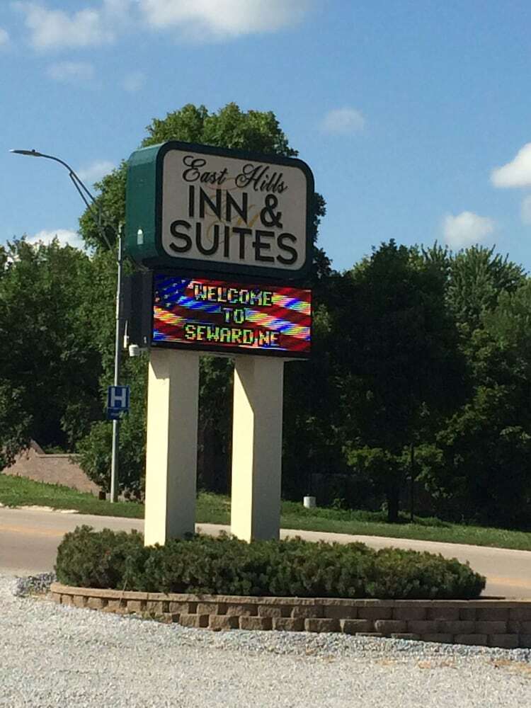 Hotel East Hills Inn And Suites