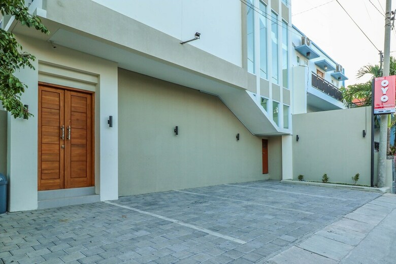 Hostal Oyo 1200 Kencana Residence