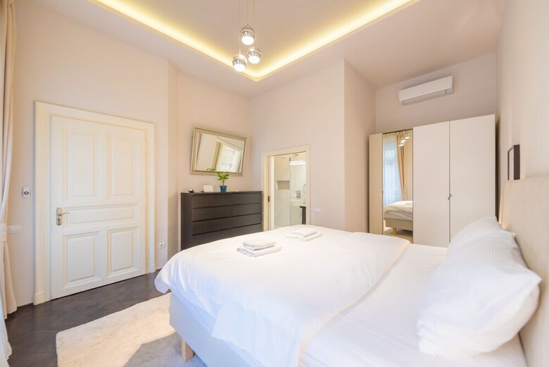 Oasis Apartments - Paulay Ede Street