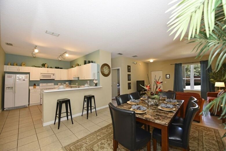 Spacious 3-bed Condo Just 2 Miles To Disney Sun Lake