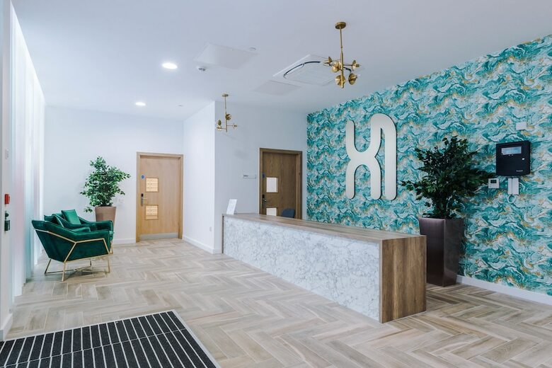 Contemporary 1 Bed Apartment Media City