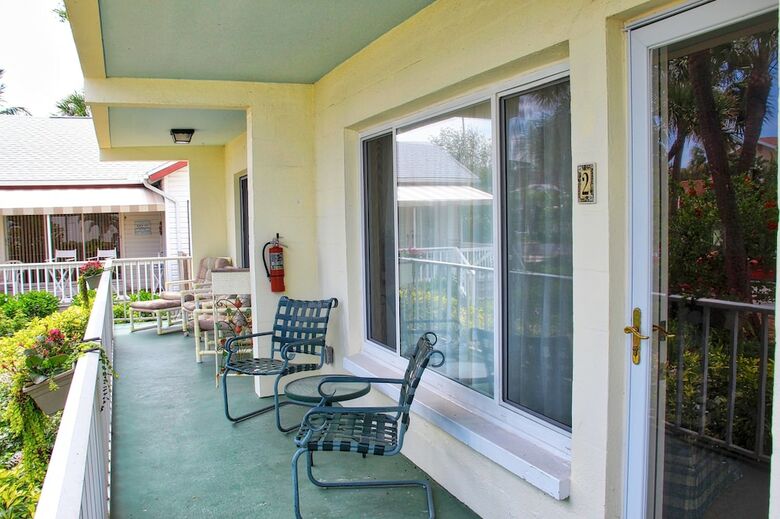 Premier Pass-a-grille Beachside Condo (108-14)