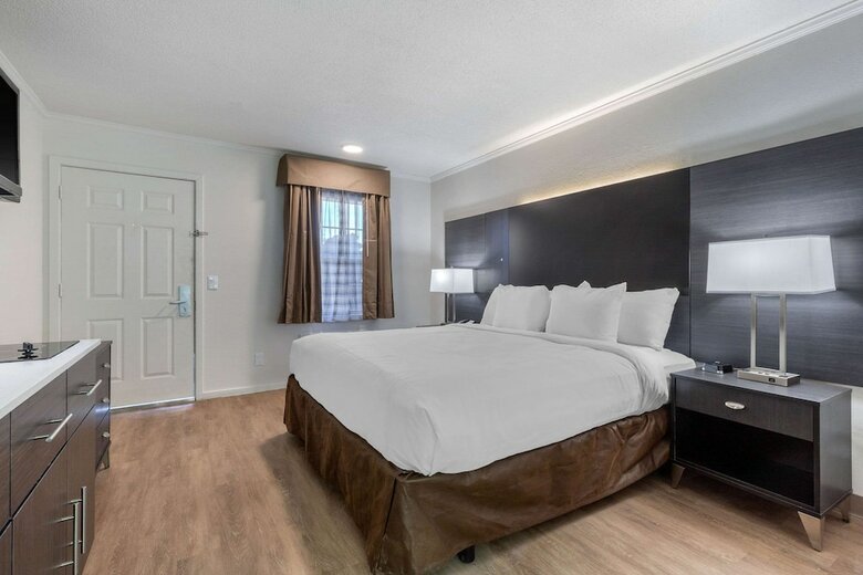 Suburban Extended Stay Hotel At The University