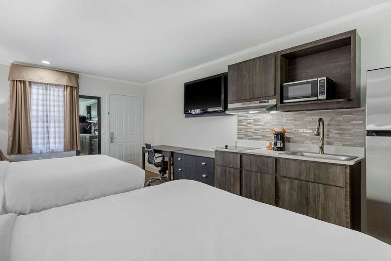 Suburban Extended Stay Hotel At The University