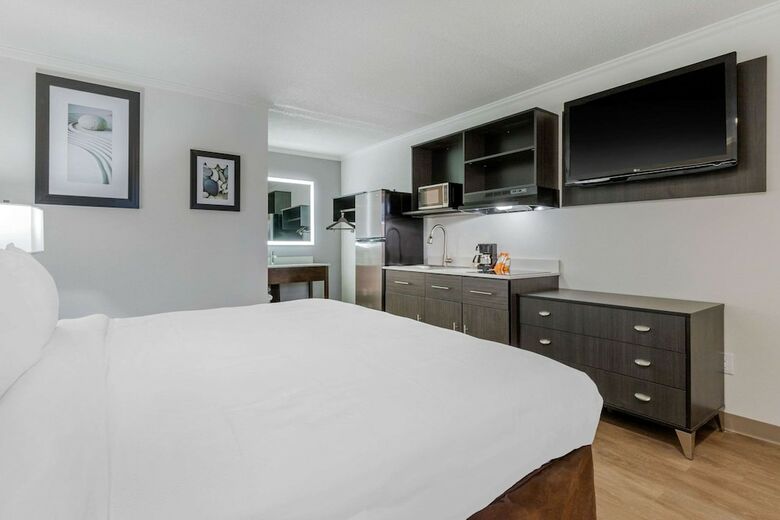 Suburban Extended Stay Hotel At The University