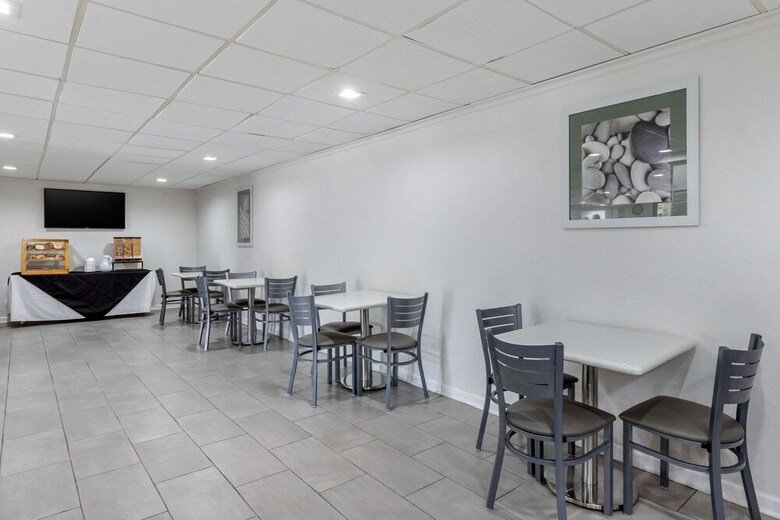 Suburban Extended Stay Hotel At The University