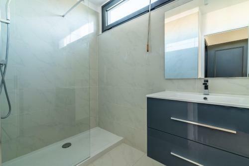 Cannes Apartment Next To La Croisette And Beach
