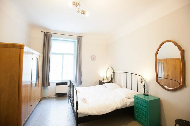 Vintage Two Bedroom Apartment In Ujezd