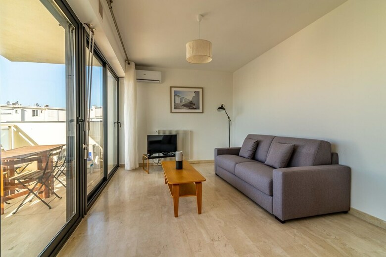 Apartamento Cozy Studio With Balcony, AC And Parking