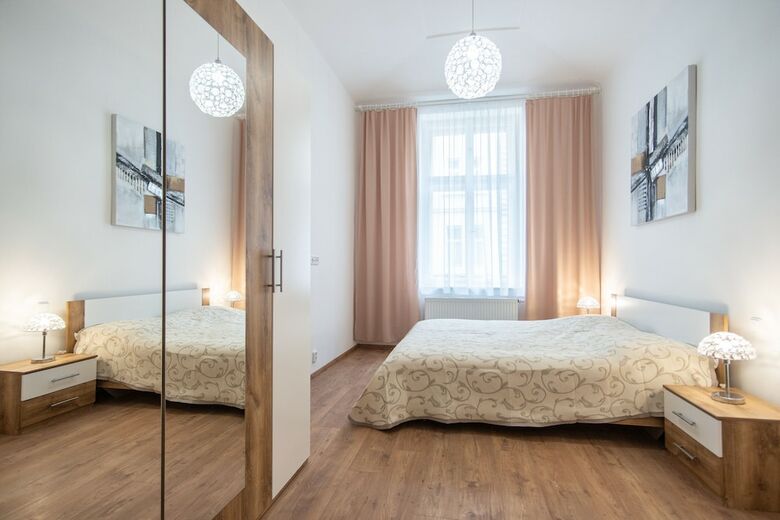 Refurbished 1br Apartment In Nice Quiet Area With Free Parking