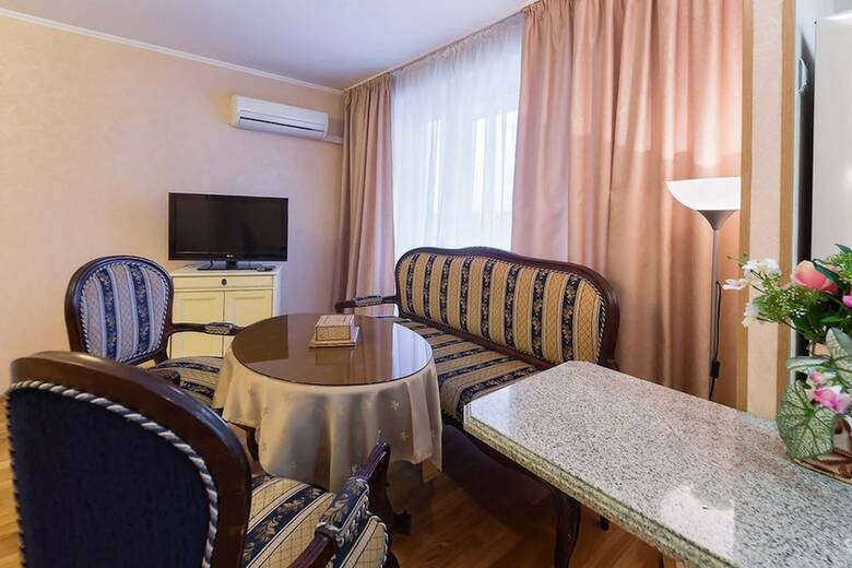 Day&night Apartments - Oktyabrskaya