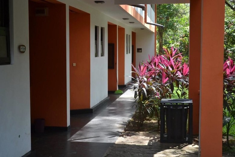 Hotel Wood Side Tour Inn