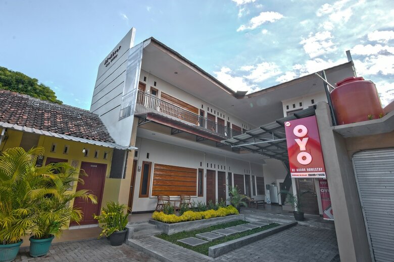 Hostal Oyo 1226 Al Abror Homestay